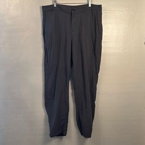 REI men’s pants 38x34 green khaki color